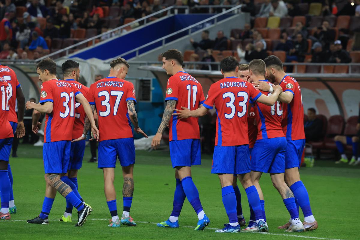 Imagini din meci FCSB - Petrolul // foto: Ionuț Iordache și Andrei Furnigă