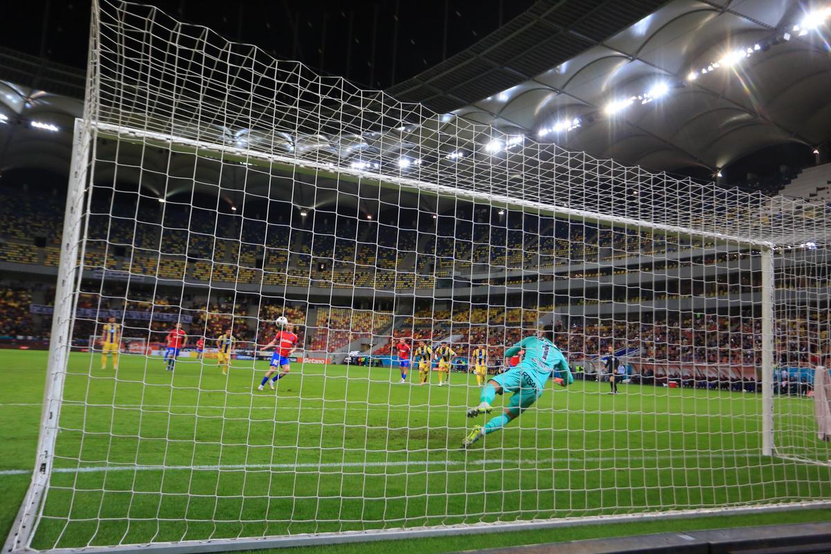 Imagini din meci FCSB - Petrolul // foto: Ionuț Iordache și Andrei Furnigă