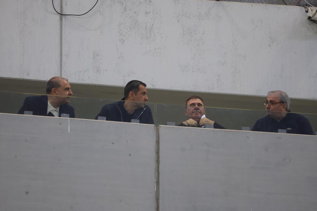 Gică Hagi a venit și la FCSB - Petrolul » Cine l-a însoțit pe selecționer