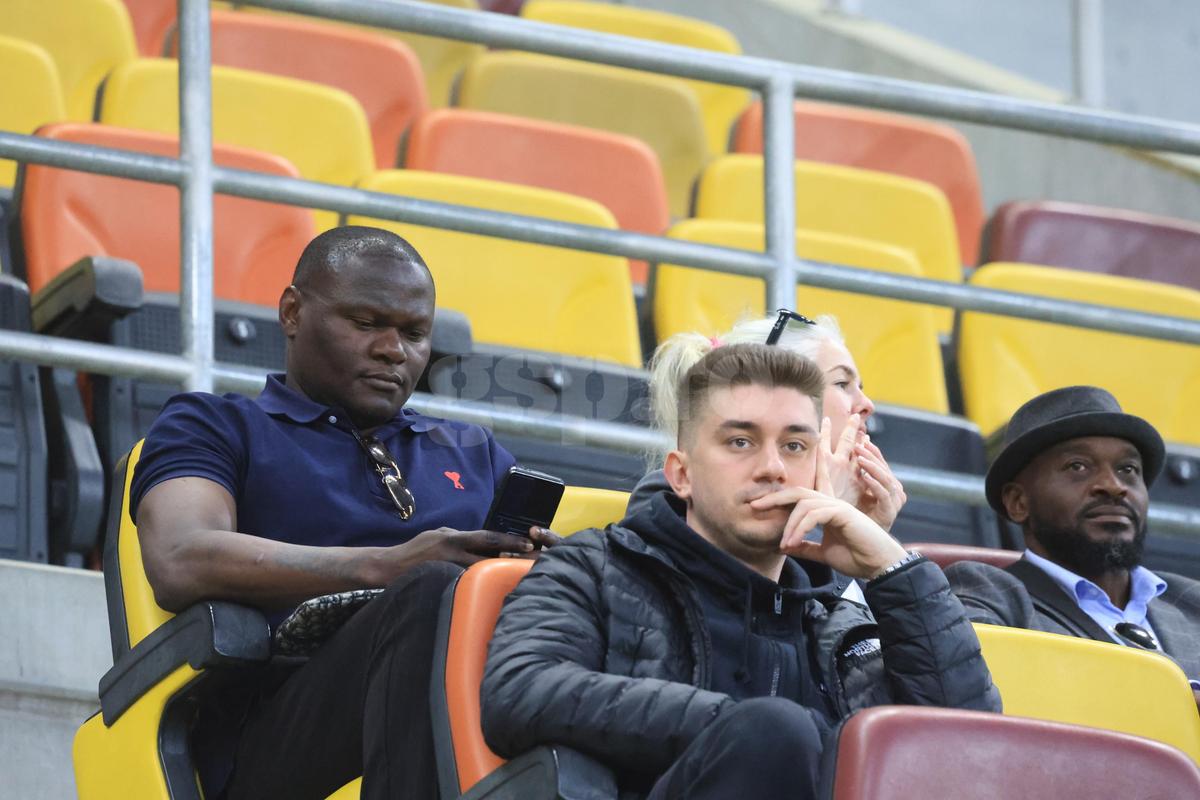 Îl mai ții minte? Apariție-surpriză la FCSB - Petrolul: fostul atacant al Rapidului a urmărit meciul din tribune