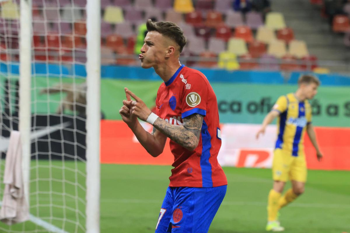 Imagini din meci FCSB - Petrolul // foto: Ionuț Iordache și Andrei Furnigă