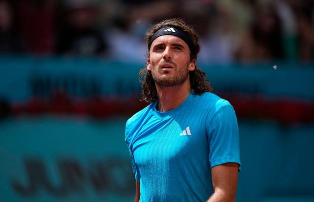 „Prostule! Du-te dracului, idiotule!” » Tsitsipas și-a pierdut complet cumpătul, l-a jignit grav în timpul meciului