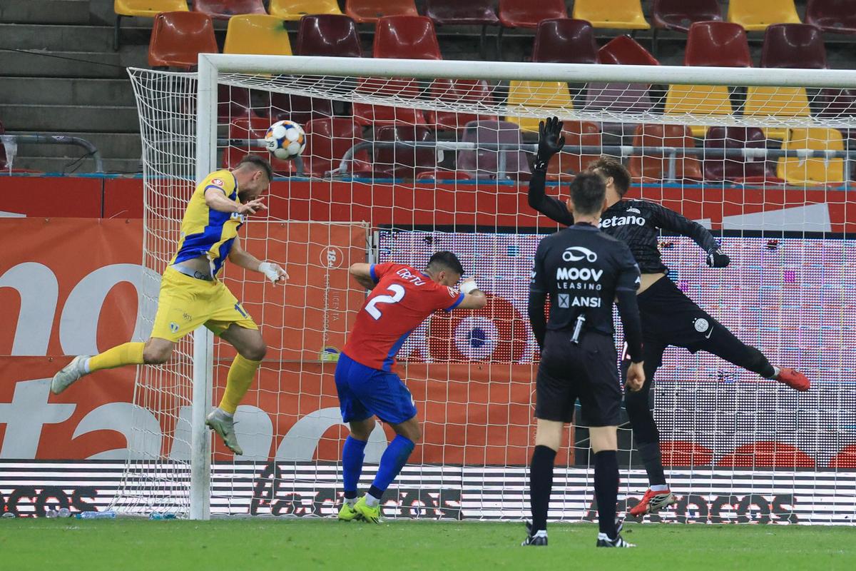 Imagini din meci FCSB - Petrolul // foto: Ionuț Iordache și Andrei Furnigă