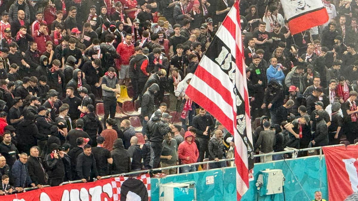 Fanii Craiovei nu s-au liniștit: noi scandări rasiste în meciul cu Dinamo