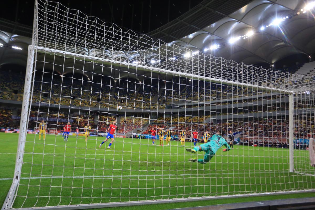 Imagini din meci FCSB - Petrolul // foto: Ionuț Iordache și Andrei Furnigă