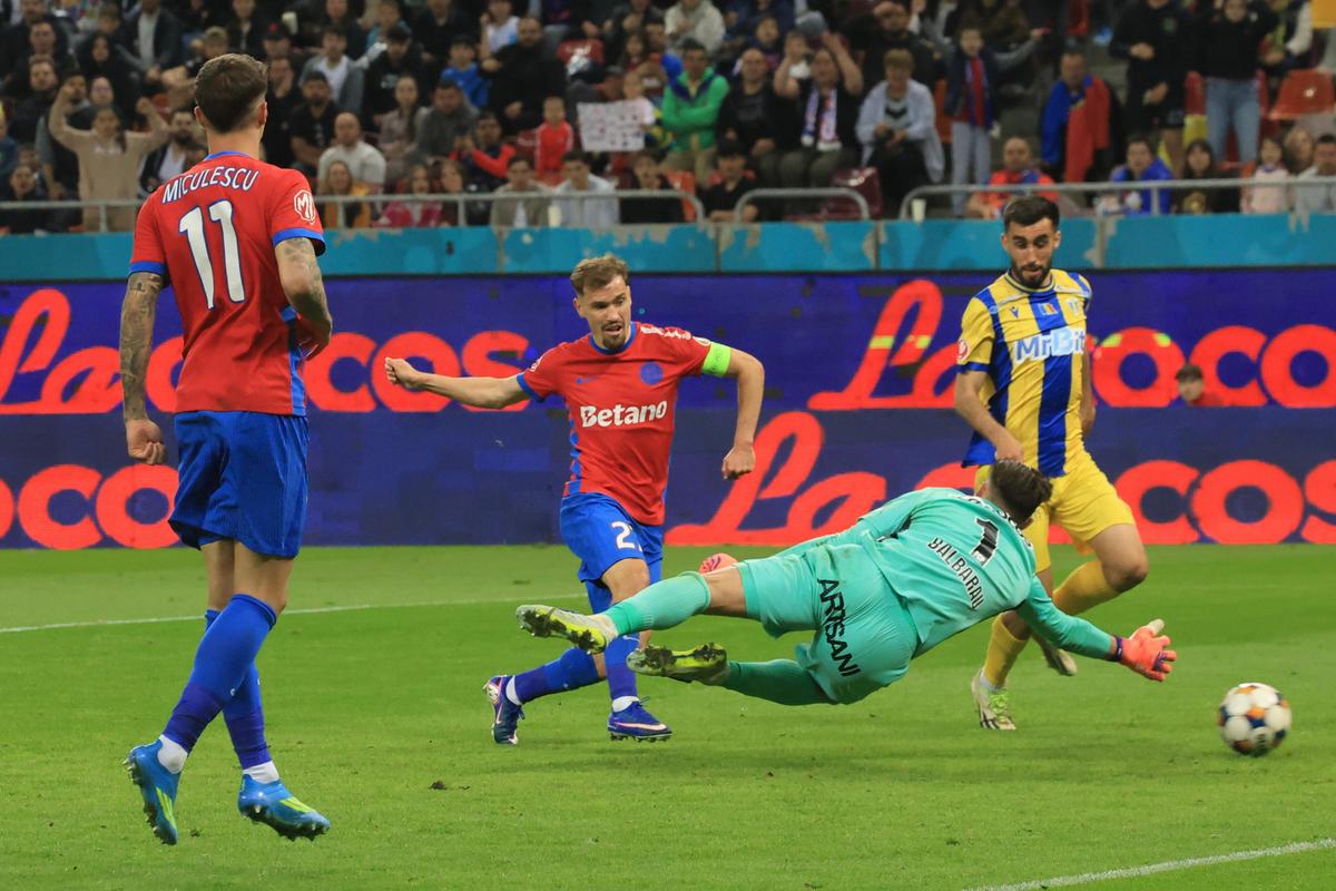 Imagini din meci FCSB - Petrolul // foto: Ionuț Iordache și Andrei Furnigă
