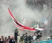 Imagini incredibile în Dinamo - Craiova: ultrașii au pornit extinctoarele în peluză