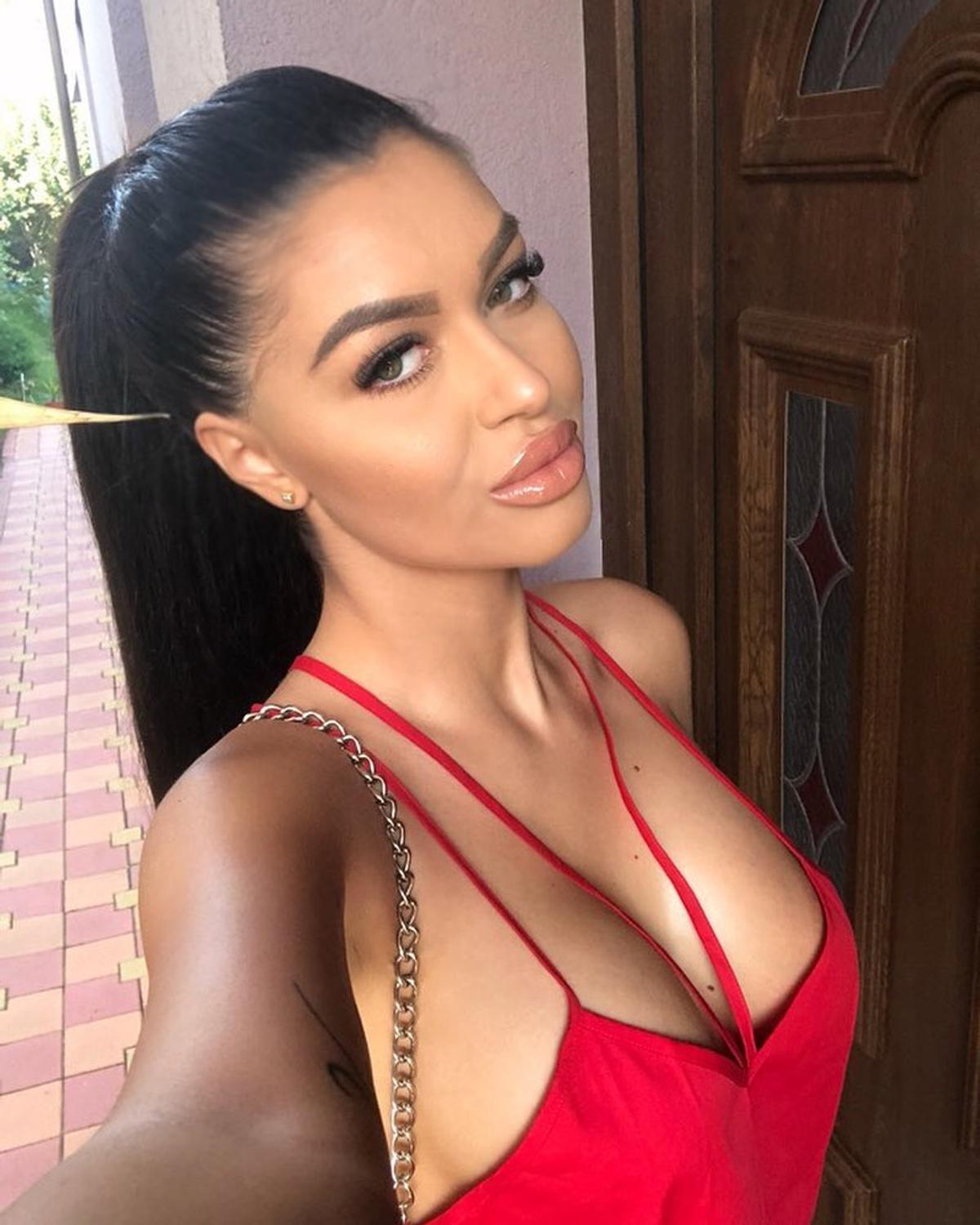 GALERIE FOTO Raluca, cea mai hot de pe Instagram! S-a iubit cu un fost jucător de la Dinamo și Rapid și e fană Neymar