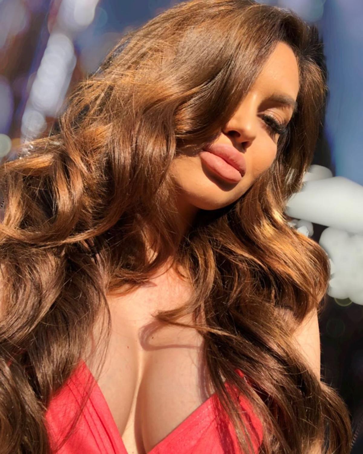 GALERIE FOTO Raluca, cea mai hot de pe Instagram! S-a iubit cu un fost jucător de la Dinamo și Rapid și e fană Neymar