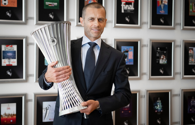 Președintele UEFA a prezentat trofeul Conference League! Ce avantaj va avea câștigătoarea competiției