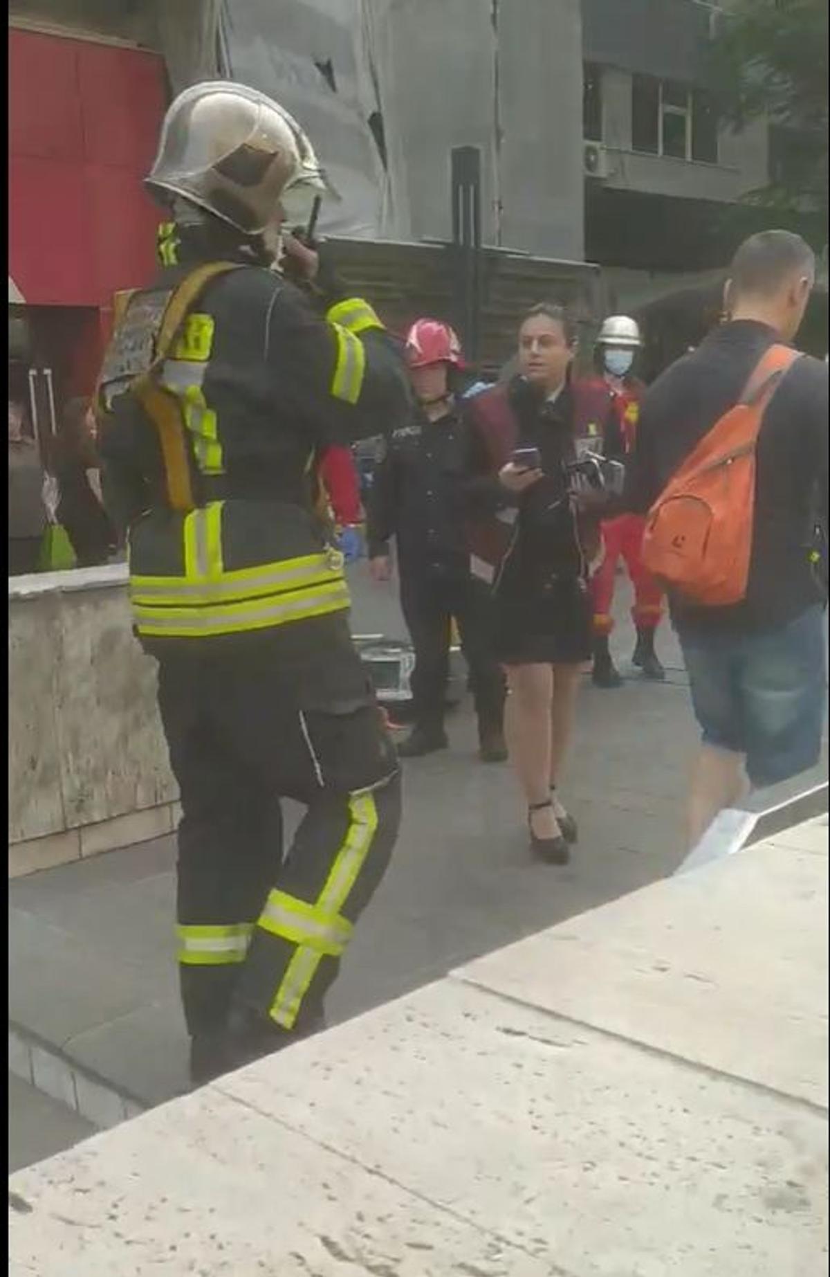 Alertă de incendiu la metroul de la Piața Romană » 3 stații evacuate. 25 de persoane au avut nevoie de îngrijiri medicale. Circulația trenurilor reluată pe un singur fir