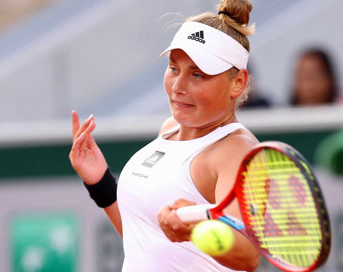 Simona Halep i-a cucerit pe francezi cu o execuție în stilul lui Monfils » „Superman backhand” în duelul cu Zheng de la Paris