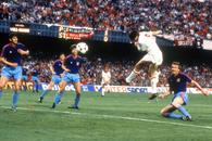 Episodul 5: Finala Cupei Campionilor 1989 » Steaua a driblat mai mult la 0-4 cu AC Milan, dar a făcut doar 10 faulturi și a fost ucisă pe contraatac!