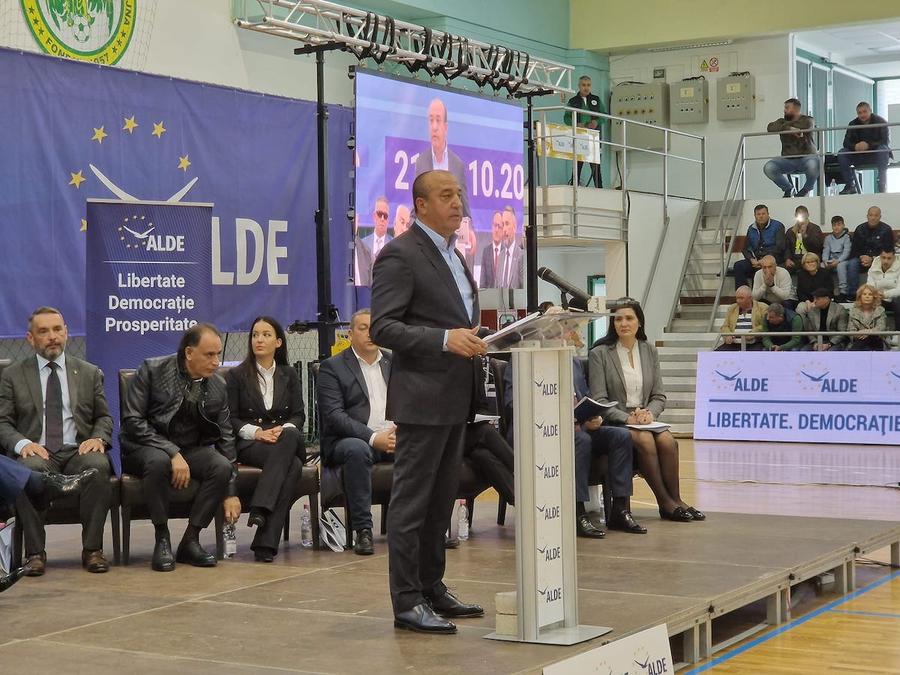 Minea, la un congres ALDE ținut la Chiajna Primarul trimis în judecată de DNA a avut ideea lui Hagi, cu 7 ani mai devreme: „Am vrut să scot cantonamentele. Milevski juca numai șprițat, stătea cu lada de bere sub pat”
