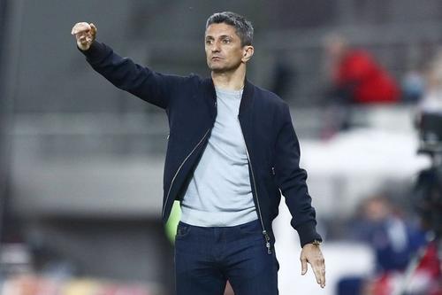 Răzvan Lucescu și PAOK au avut superioritate pe teren aproape un meci întreg în această seară, dar au primit două goluri, cedând la rarele atacuri ale lui AEK. 0-2, a doua înfrângere la rând a lui Răzvan în ultimul act al Cupei Greciei.