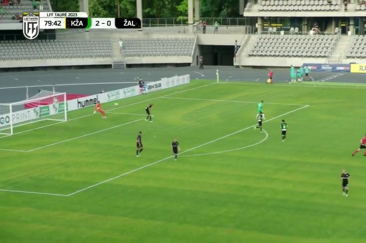 Fostul fundaș de la FCSB, gafă incredibilă în Lituania » Și-a trimis mingea în poartă în urma unei erori de zile mari
