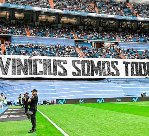 100% lângă Vinicius