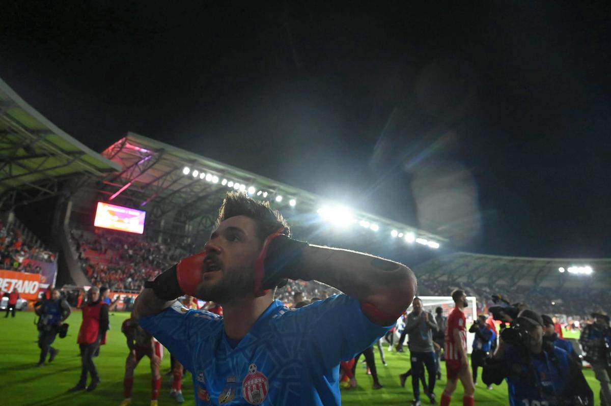 Bergodi a ridicat trofeul, dar e misterios în privința viitorului: „Băieții pot juca și anul acesta în Conference League”