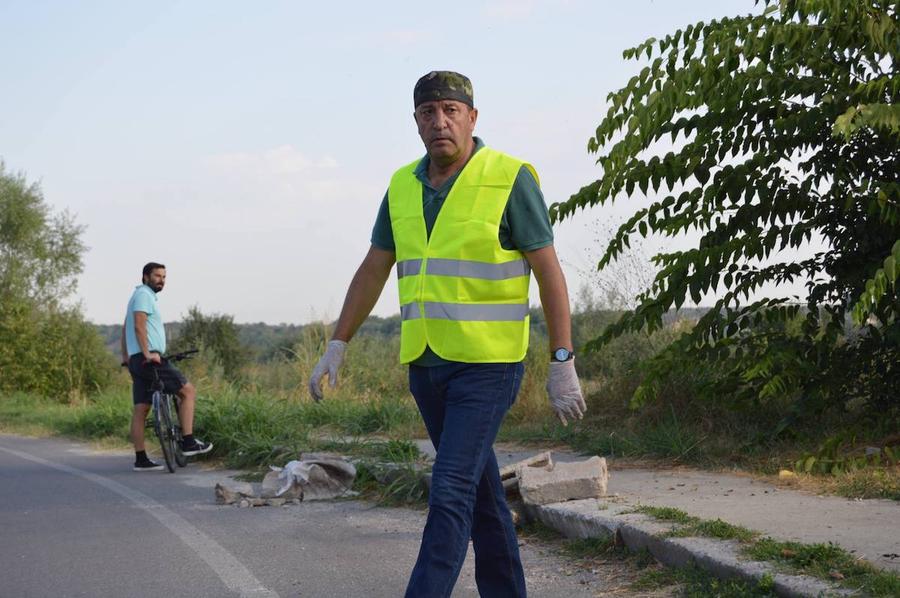 Minea, într-un exercițiu de imagine făcând curățenie în comună Primarul trimis în judecată de DNA a avut ideea lui Hagi, cu 7 ani mai devreme: „Am vrut să scot cantonamentele. Milevski juca numai șprițat, stătea cu lada de bere sub pat”