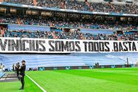Real Madrid, 100% lângă Vinicius » Brazilianul, ovaționat pe „Bernabeu”, după ce a fost abuzat rasial la Valencia + Scenografie impresionantă a fanilor