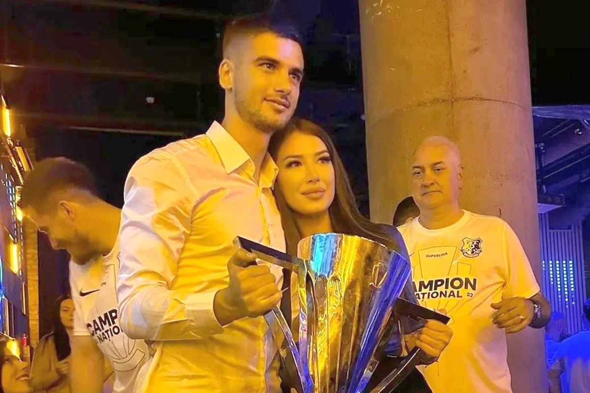 Iubita fotbalistului de la Farul a atras toate privirile la meciul cu FCSB » Nu a lipsit nici de la petrecerea campionilor