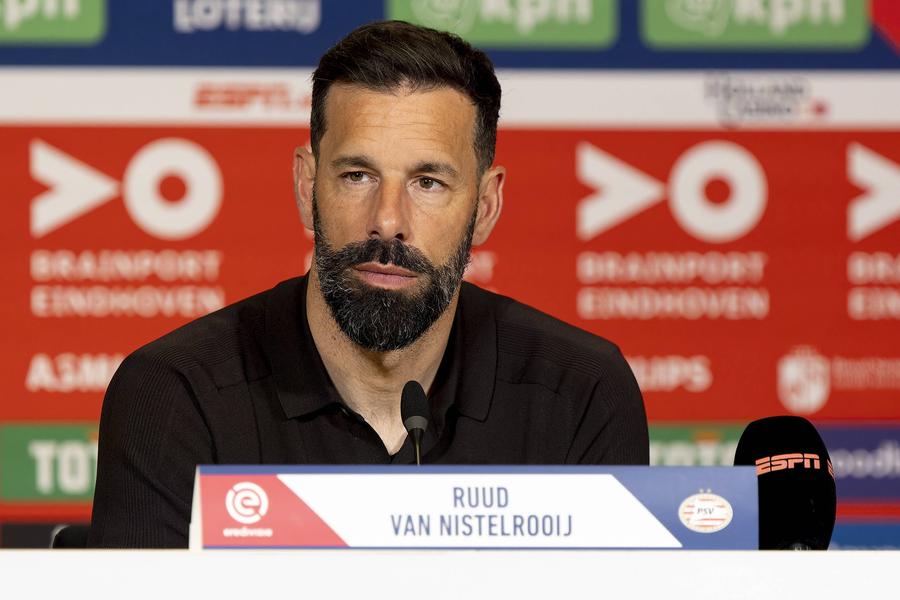 Ruud van Nistelrooy s-a certat cu șefii lui PSV și a fost dat afară. Foto: Imago Imges Două nume mari ale fotbalului, date afară de la echipele lor în aceeași zi