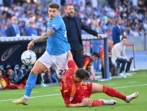 Di Lorenzo (stânga) vrea să plece de la Napoli FOTO: Imago