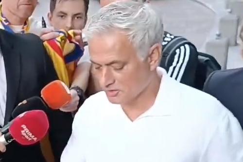 În această seară are loc dineul oficial dinaintea meciului de retragere al Generației de Aur, care este programat sâmbătă, 25 mai de la 20:30.