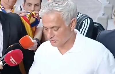Imagini spectaculoase pe Calea Victoriei: Jose Mourinho și Giovanni Becali au venit la pas pentru dineul oficial » Ce greșeală a făcut marele antrenor portughez: „Așa cred”