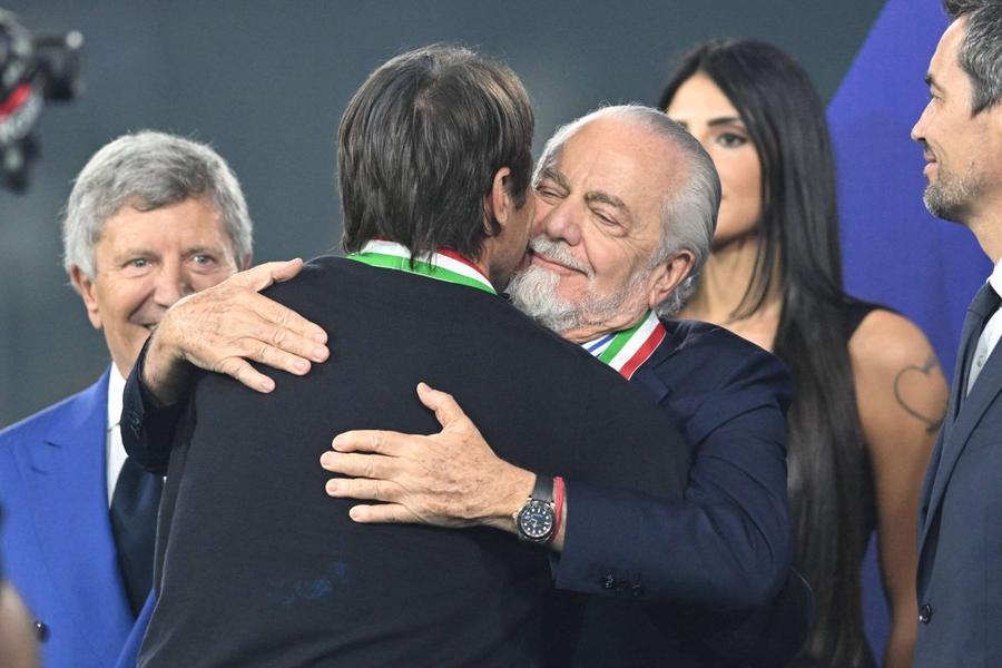 Campionii din Napoli merg la Vatican » De Laurentiis i-a hotărât destinul lui Antonio Conte: „Nu vă faceți griji!”