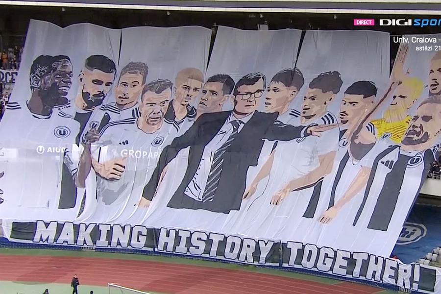 Scenografia pusă în scenă de fanii Universității: „Scriem istorie împreună” U Cluj - Rapid 2-2 » Puncte împărțite pe Cluj Arena, acum toți ochii spre Bănie!