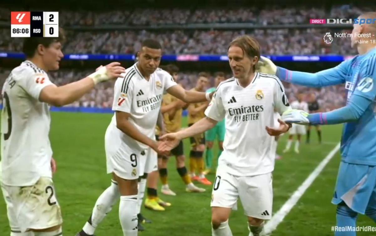 Copleșitor! S-au oprit în timpul meciului și au format garda de onoare pentru Luka Modric. Croatul, în lacrimi la ultimul lui meci pe „Bernabeu”