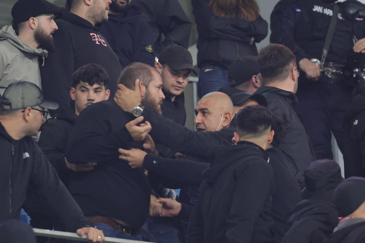 Conflict în peluza lui Dinamo la meciul cu Universitatea Craiova