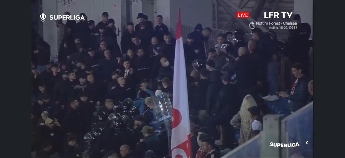 Conflict în peluza lui Dinamo la meciul cu Universitatea Craiova