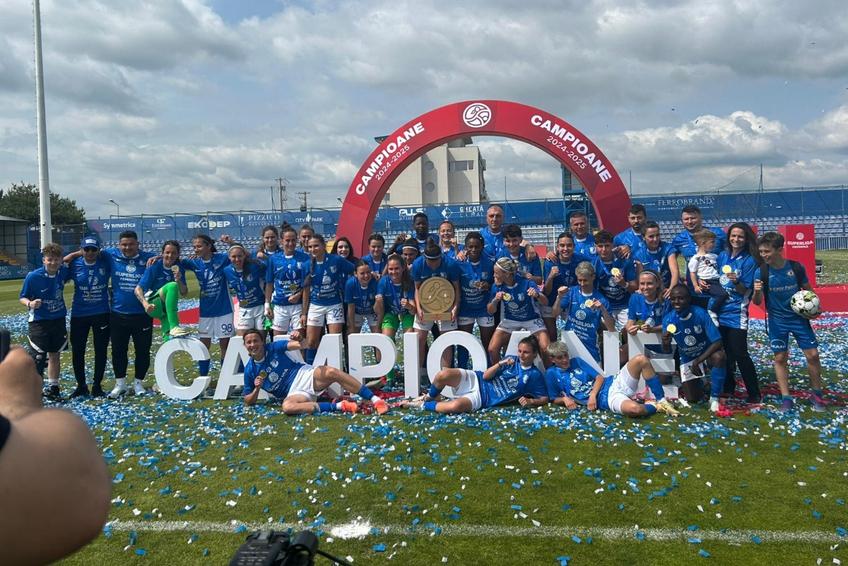 Farul a primit trofeul de campioană a României / foto: GSP