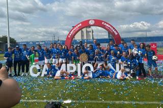 Farul a primit trofeul de campioană! Imagini superbe de la Ovidiu: copiii au invadat terenul