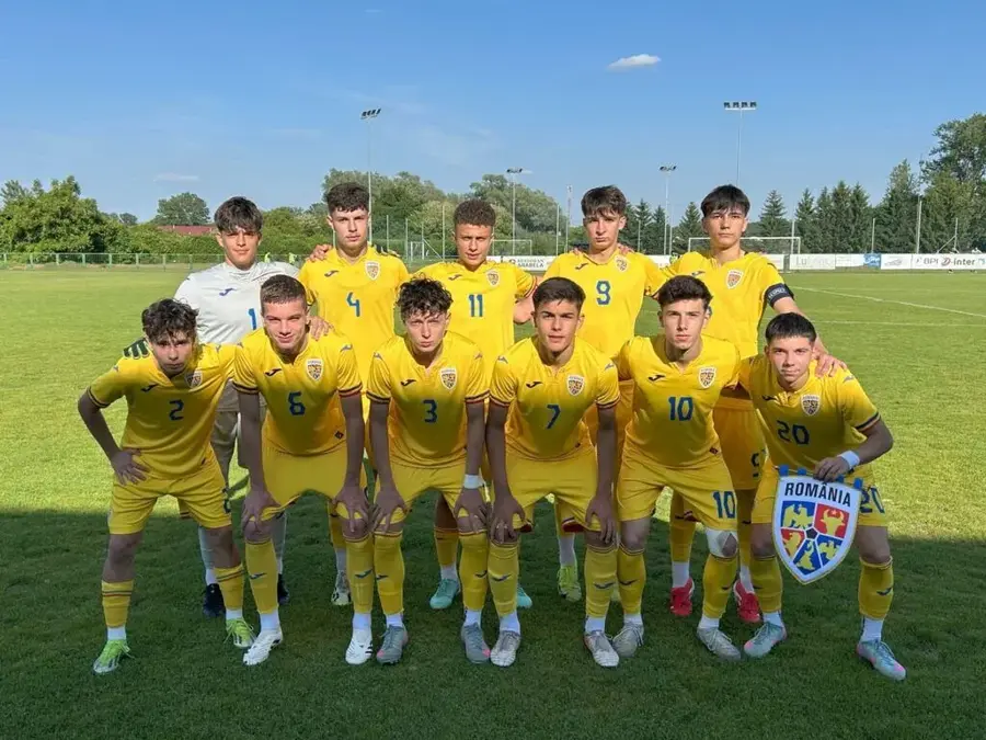 „Perla” Petrolului, Rareș Manolache (nr. 10), a impresionat și în tricoul României U15 la turnee din Italia și Croația. Foto: frf.ro Președintele Petrolului, interviu spectaculos: „Discutăm cu doi stranieri foarte tari, putem da lovitura!” » Anunță negocieri cu un sponsor uriaș