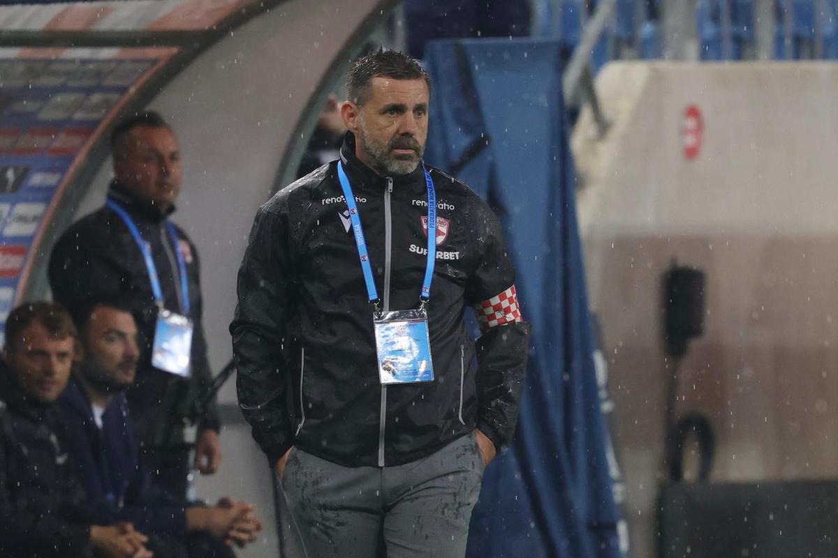 Mirel Rădoi a reglat conturile cu Panduru: „Să lăsăm prieteniile! Nu trebuie să antrenez ce vrei tu”