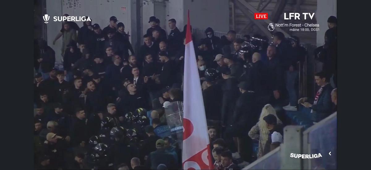 Conflict în peluza lui Dinamo la meciul cu Universitatea Craiova