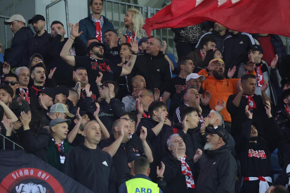 Bătaie în tribune la Craiova - Dinamo! A fost nevoie de intervenția jandarmilor
