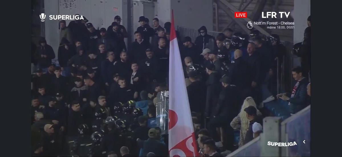 Conflict în peluza lui Dinamo la meciul cu Universitatea Craiova