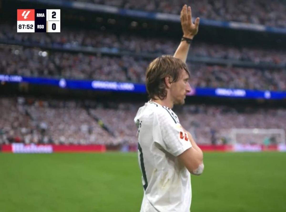 Copleșitor! S-au oprit în timpul meciului și au format garda de onoare pentru Luka Modric. Croatul, în lacrimi la ultimul lui meci pe „Bernabeu”