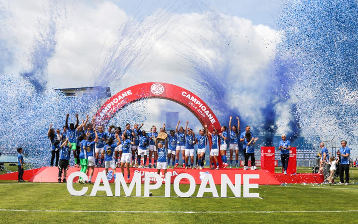 Farul a primit trofeul de campioană! Imagini superbe de la Ovidiu: copiii au invadat terenul