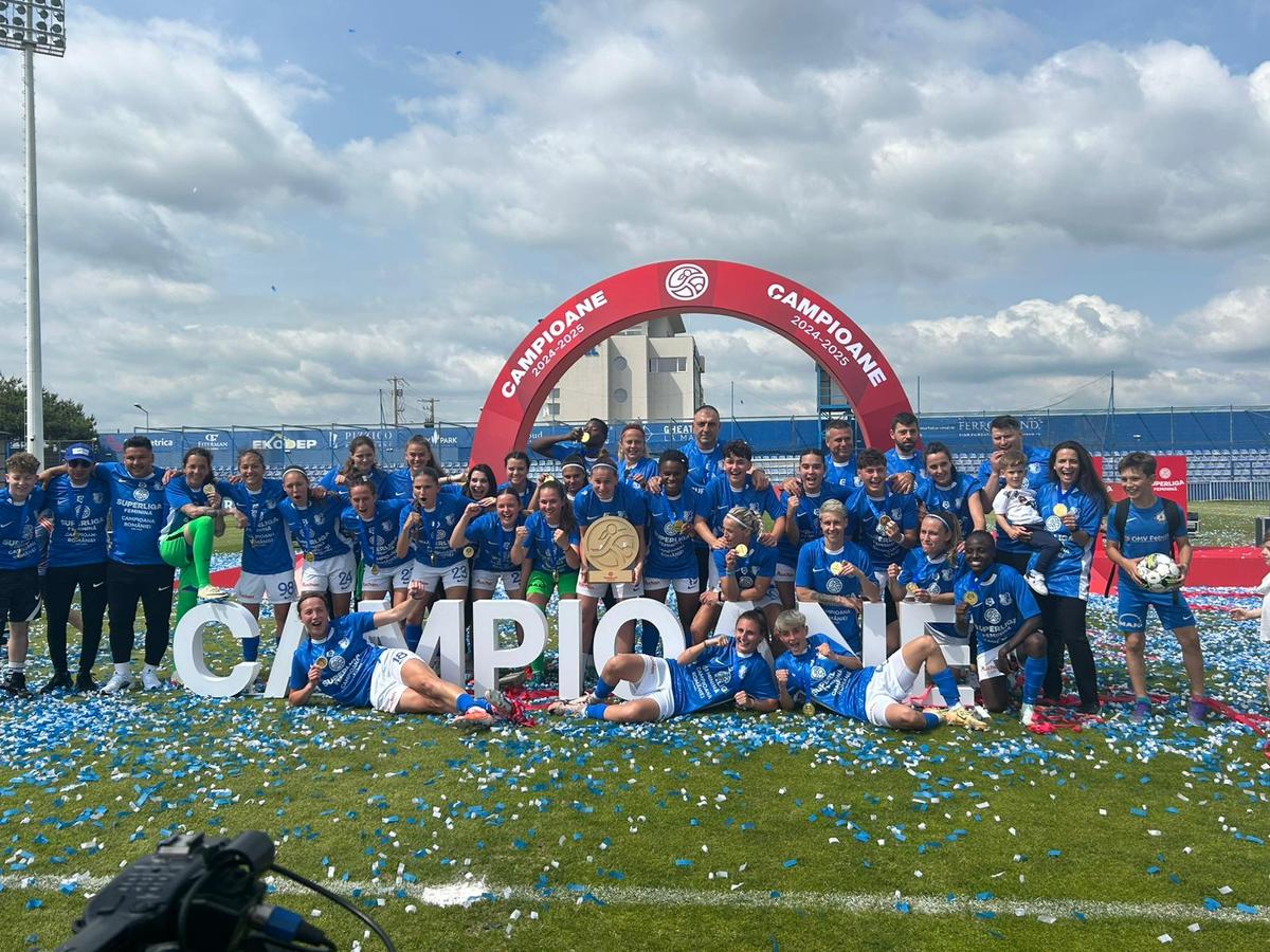 Farul a primit trofeul de campioană! Imagini superbe de la Ovidiu: copiii au invadat terenul