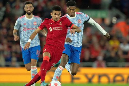 Luis Diaz are prim-planul, într-un duel cu Marcus Rashford (Aston Villa). Foto: Imago
