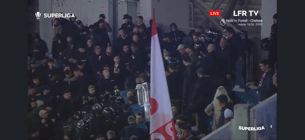 Conflict în peluza lui Dinamo la meciul cu Universitatea Craiova