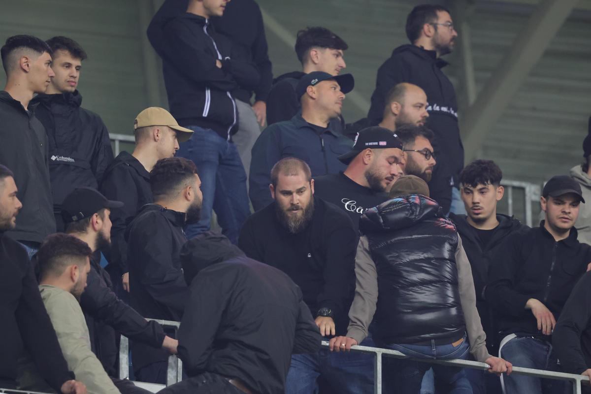 Conflict în peluza lui Dinamo la meciul cu Universitatea Craiova