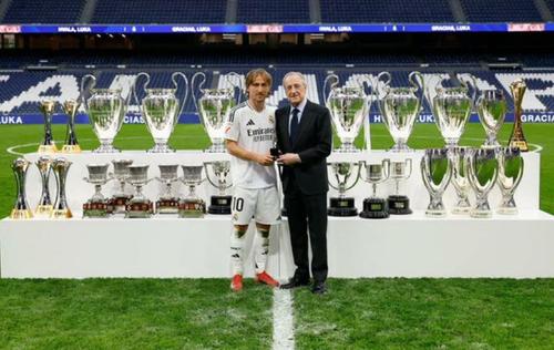 Luka Modric și cele 28 de trofee cucerite în 13 ani cu Real Madrid / Foto: X Real Madrid