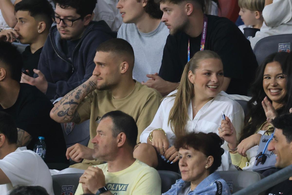 Cum au fost surprinși Daniel Bîrligea și Antonia Salanță în FCSB - FC Botoșani