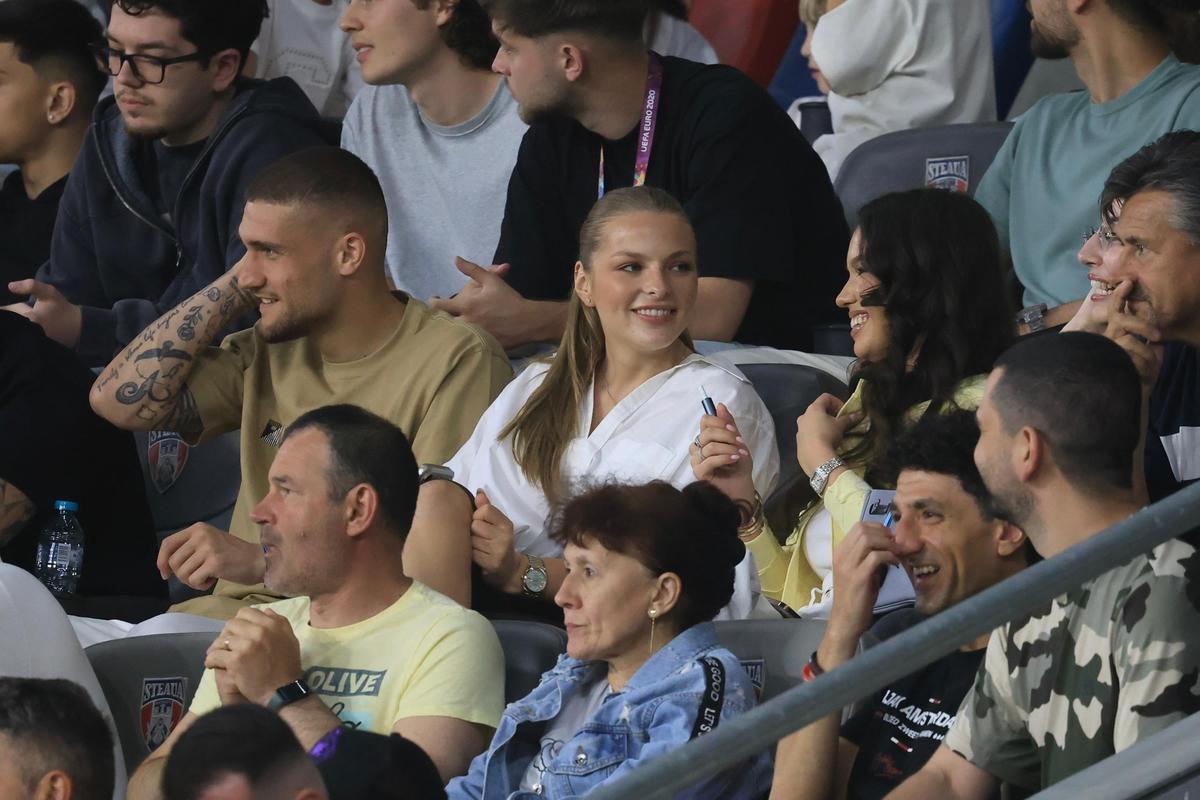 Cum au fost surprinși Daniel Bîrligea și Antonia Salanță în FCSB - FC Botoșani